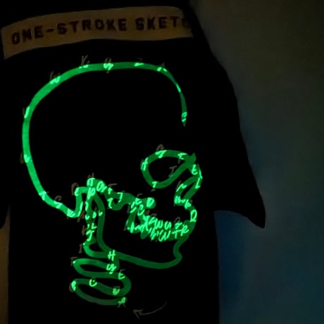 83 original ／ Skull 蓄光 Tシャツ｜One-Stroke Sketch：Black