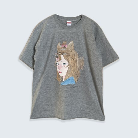 我喜屋位瑳務 × 83 ／ DOGirl Tシャツ ｜グレー