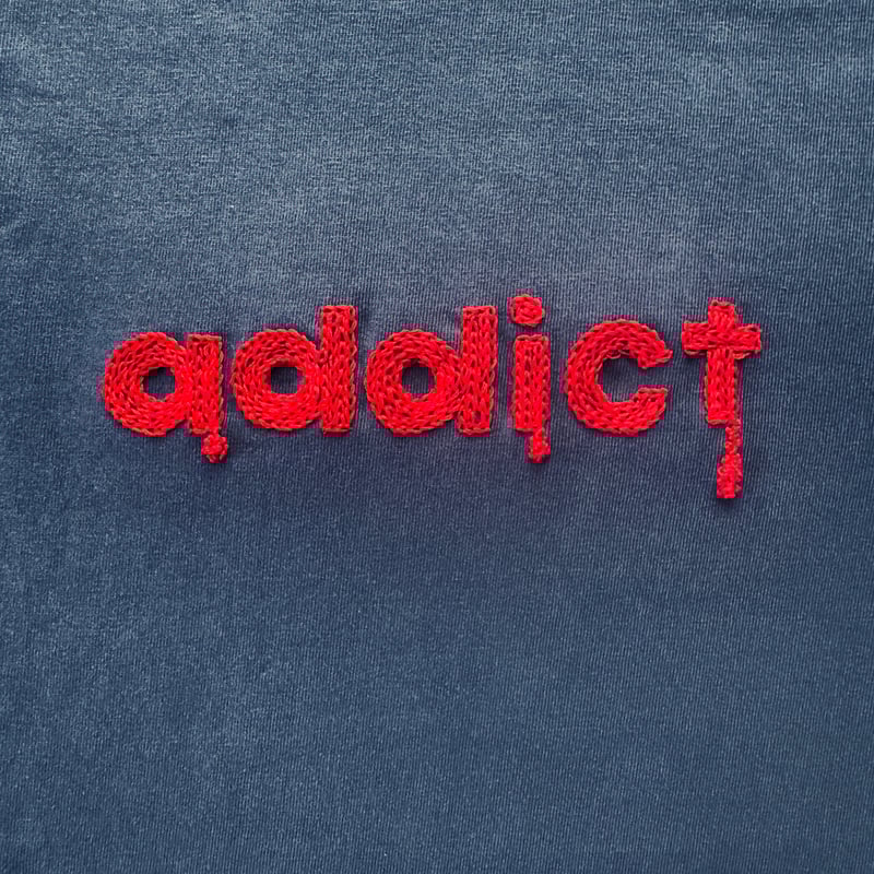 刺繍する犬 ／ addict ロンT | はちみせ （83）