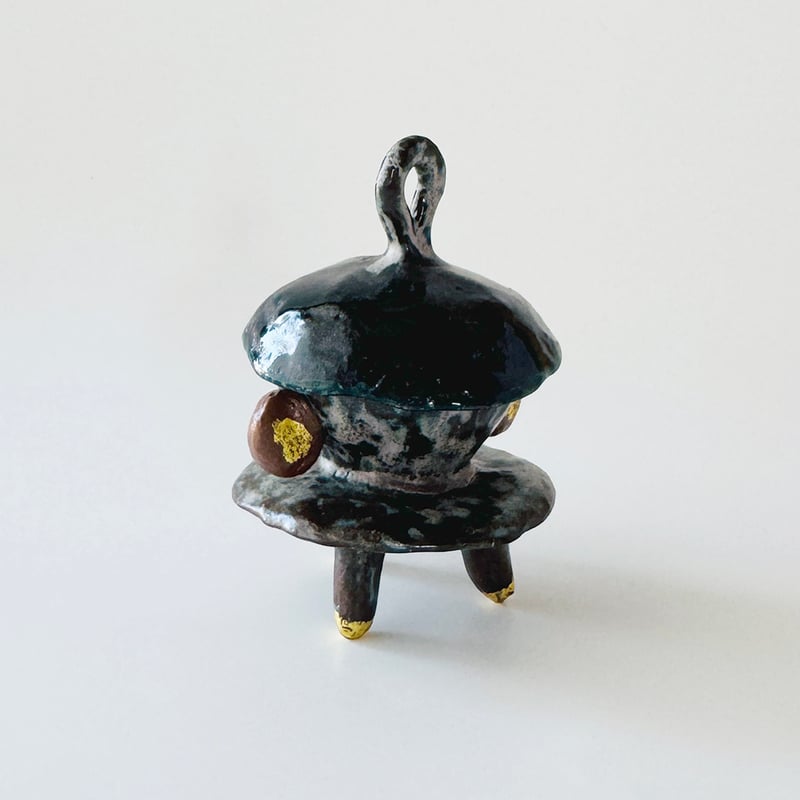 油彩静物画　牛頭骸骨とラム酒瓶　光と鏡像 油彩静物画 牛頭骸骨とラム酒瓶 光と鏡像 油彩静物画 牛頭