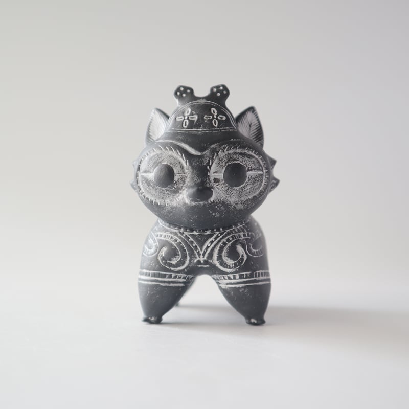 乙幡啓子 ／ 遮光器 土偶犬「ドッグゥ」｜ノーマル：01 | はち