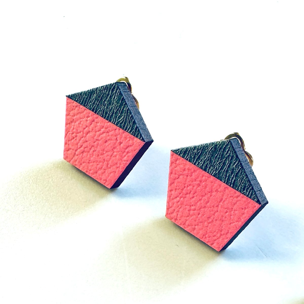 松本康孝 ／ Wear PAPER イヤーアクセサリー｜五角形 ピンク