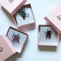 吉丸 睦 ／ フンコロガシ ブローチ