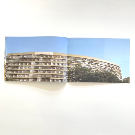 鉄窓花書房 tamazo ／ あの半円形のすごい建物は何