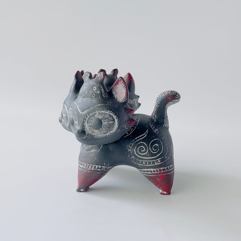 乙幡啓子 ／ 遮光器 土偶犬「ドッグゥ」｜ケルベロス土偶：08 | はち