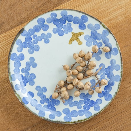 かとうようこ 陶作品「丸皿 18cm・みつば（青）」