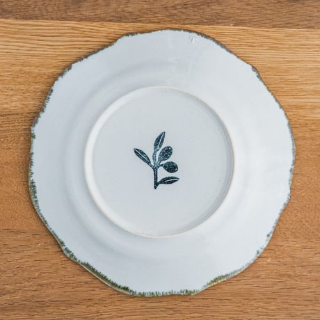 かとうようこ 陶作品「変形皿・オリーブ（黒）」