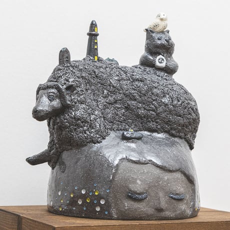 谷村仁美 陶作品「おやすみの後に」