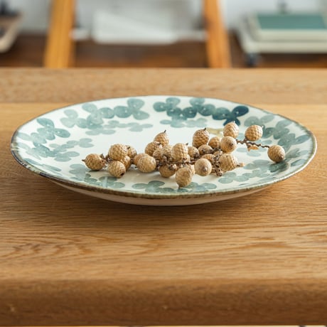 かとうようこ 陶作品「丸皿 18cm・みつば（緑）」