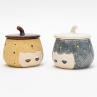 谷村仁美 陶作品「蓋物・女の子」