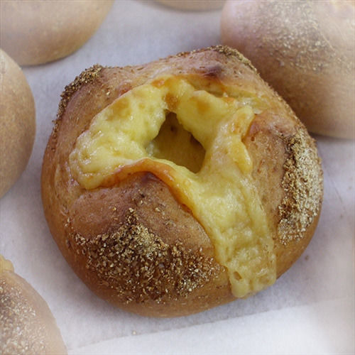 パンチーズ もっちり生地にとろ～りチーズ チーズフェアのパンが登場