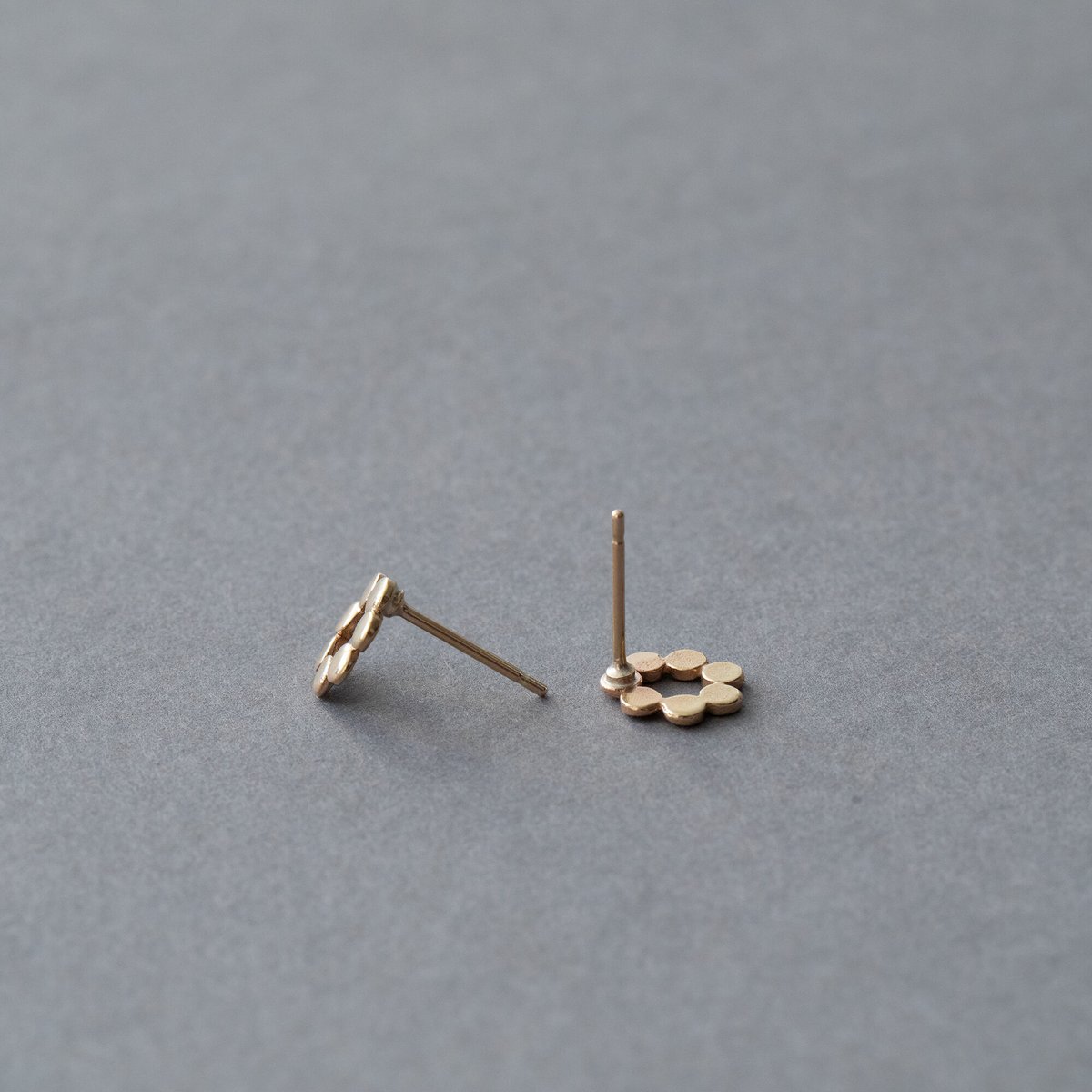 K10〕まるく集マル ピアス | hitoketa