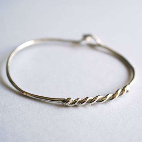 point twist バングル