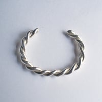 big twist バングル