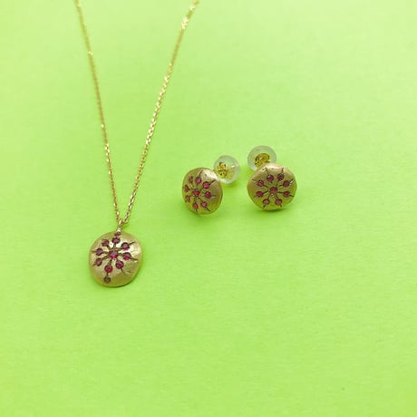 ルビーK18ピアス