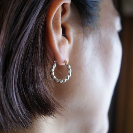 ツイストline hoop ピアス