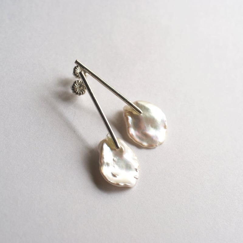 ♦︎AHKAH♦︎ペタルパールピアス ♦︎AHKAH♦︎ペタルパールピアス - メルカリ