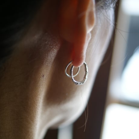 スパイラルピアス