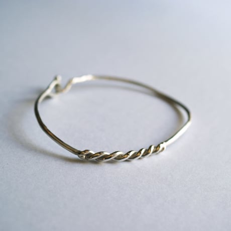 point twist バングル