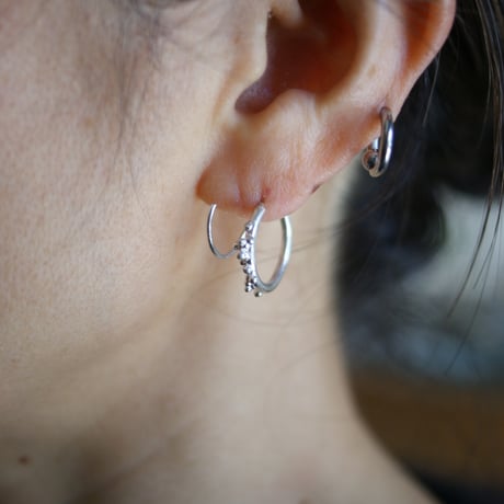 スパイラルピアス