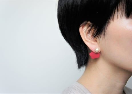 カケラピアス(アカ）