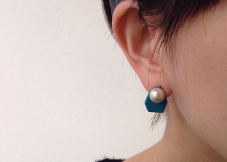 カケラピアス(ピーコックブルー)