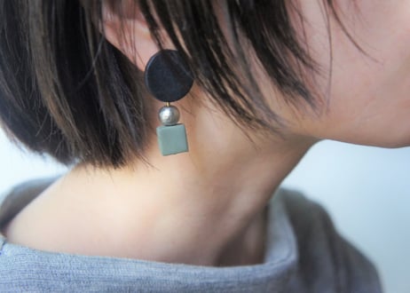 アポロピアス・イヤリング（クロ）