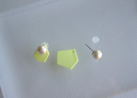 カケラピアス（ライム）