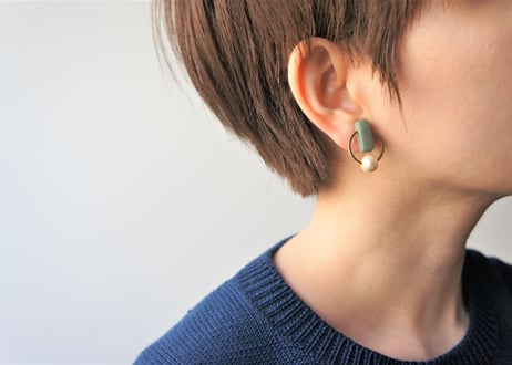 clioneピアス・イヤリング（カーキ）