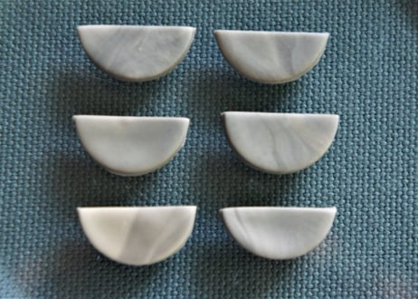 right triangleピアス・イヤリング（マーブルチャコールグレー）
