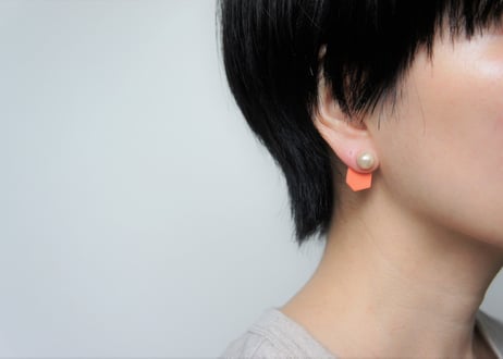 カケラピアス（コーラルピンク）