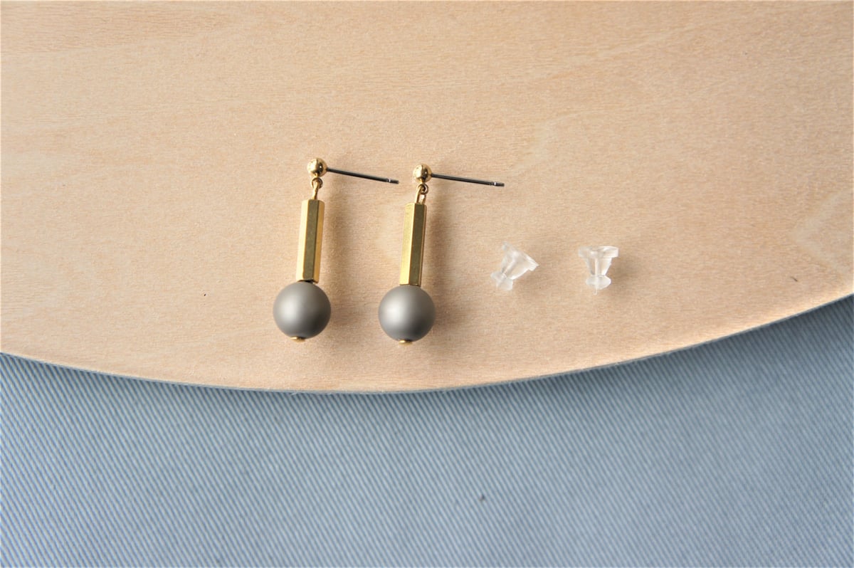 WEB限定販売】パールピアス・イヤリング（ネイビー） | piii