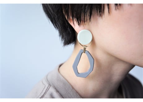 burariピアス・イヤリング（チャコールグレー）