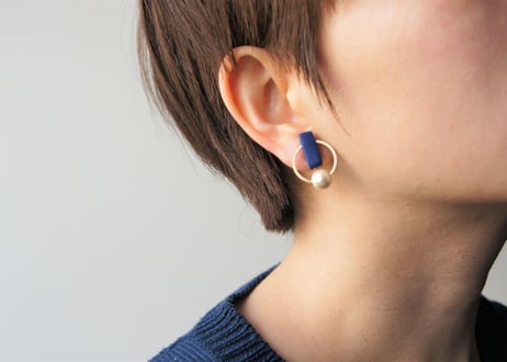 clioneピアス・イヤリング（ネイビー）