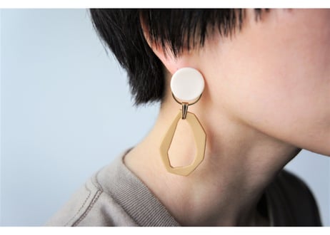 burariピアス・イヤリング（ベージュ）