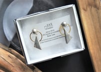 right triangleピアス・イヤリング（マーブルチャコールグレー）