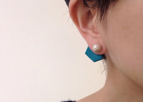 カケラピアス(ピーコックブルー)