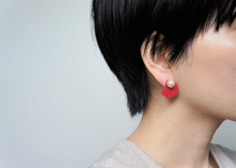 カケラピアス(アカ）