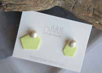カケラピアス（ライム）