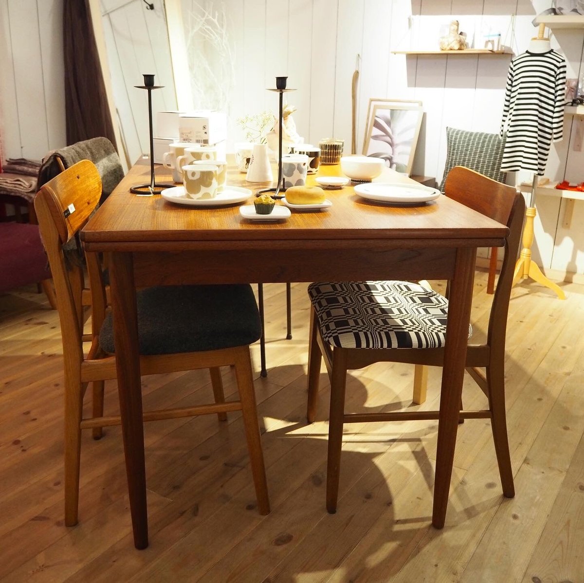 北欧家具talo購入 ブルーグレーの天板が美しいシンプルなダイニング