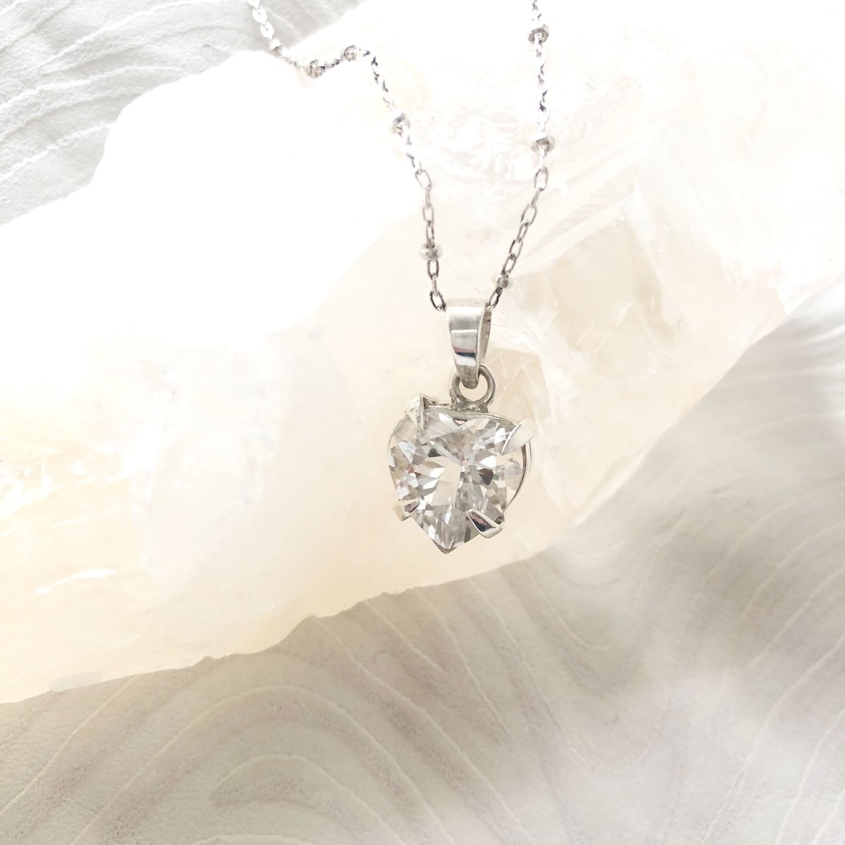 ペンダントトップ 透明なハート〈Transparent Heart〉☆ヒーリング