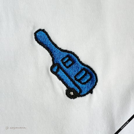 【受注生産】刺しゅうTシャツ［青いコントラバス運搬中］