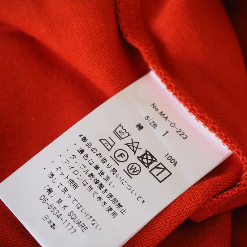 Manual Alphabet〈マニュアルアルファベット〉DERABE RIB HEM TEE