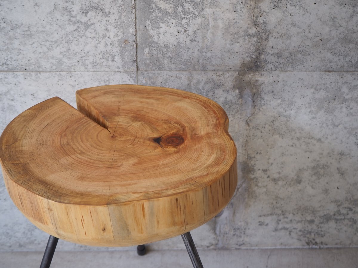 Log Primitive Tripod Stool檜・丸太・サイドテーブル Log Primitive Tripod Stool檜・丸太・サイドテーブル