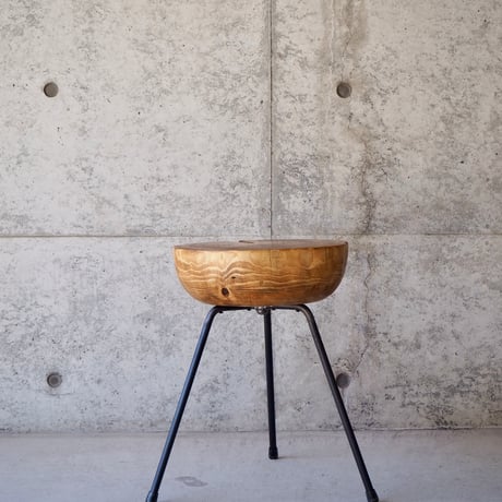 enough works〈イナフワークス〉Log Primitive Tripod Stool (B)