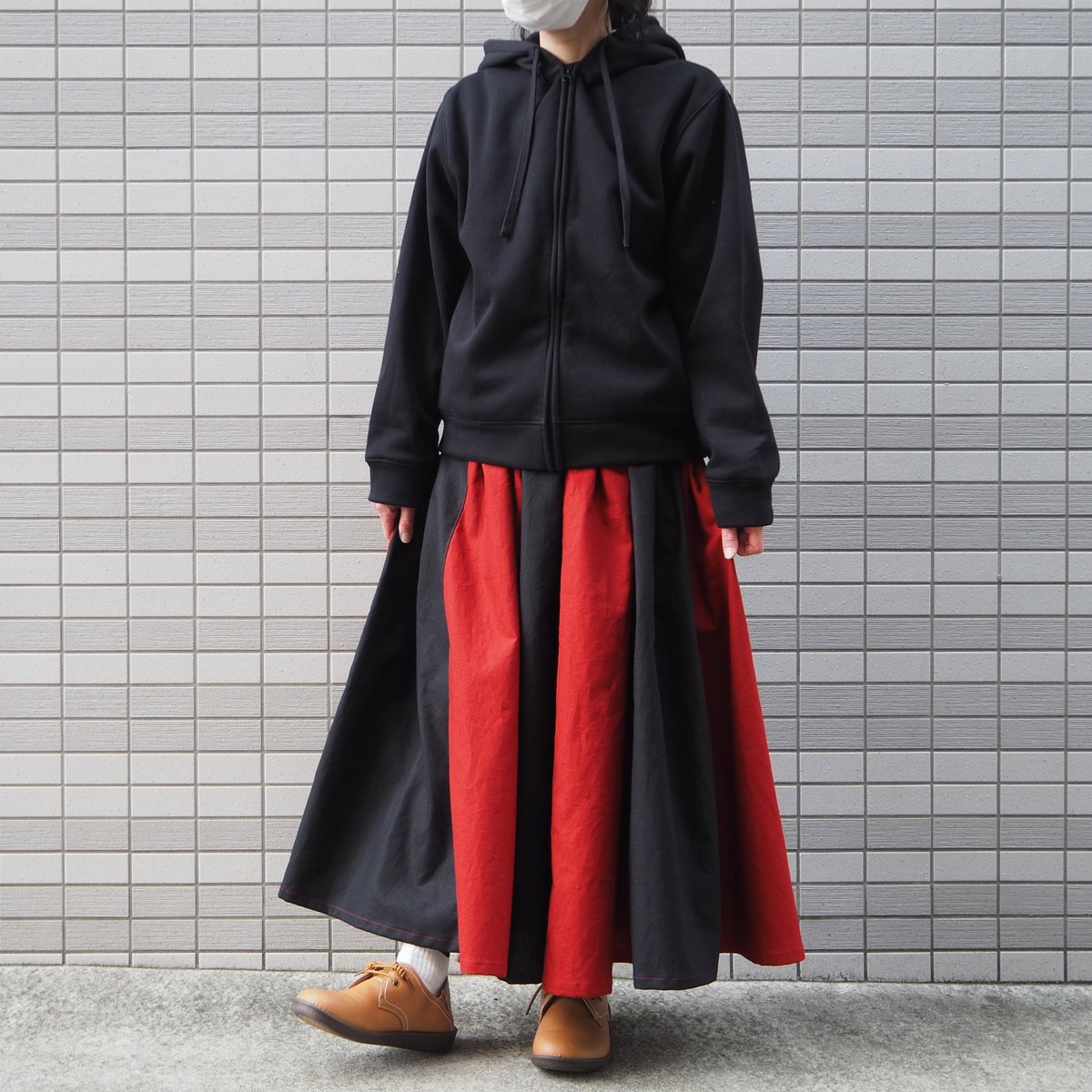 つぎはぎスカート(綿麻 赤×黒)【推し色制作室】 | mabataki つぎはぎスカート(綿麻 赤×黒)【推し色制作室】 | mabataki