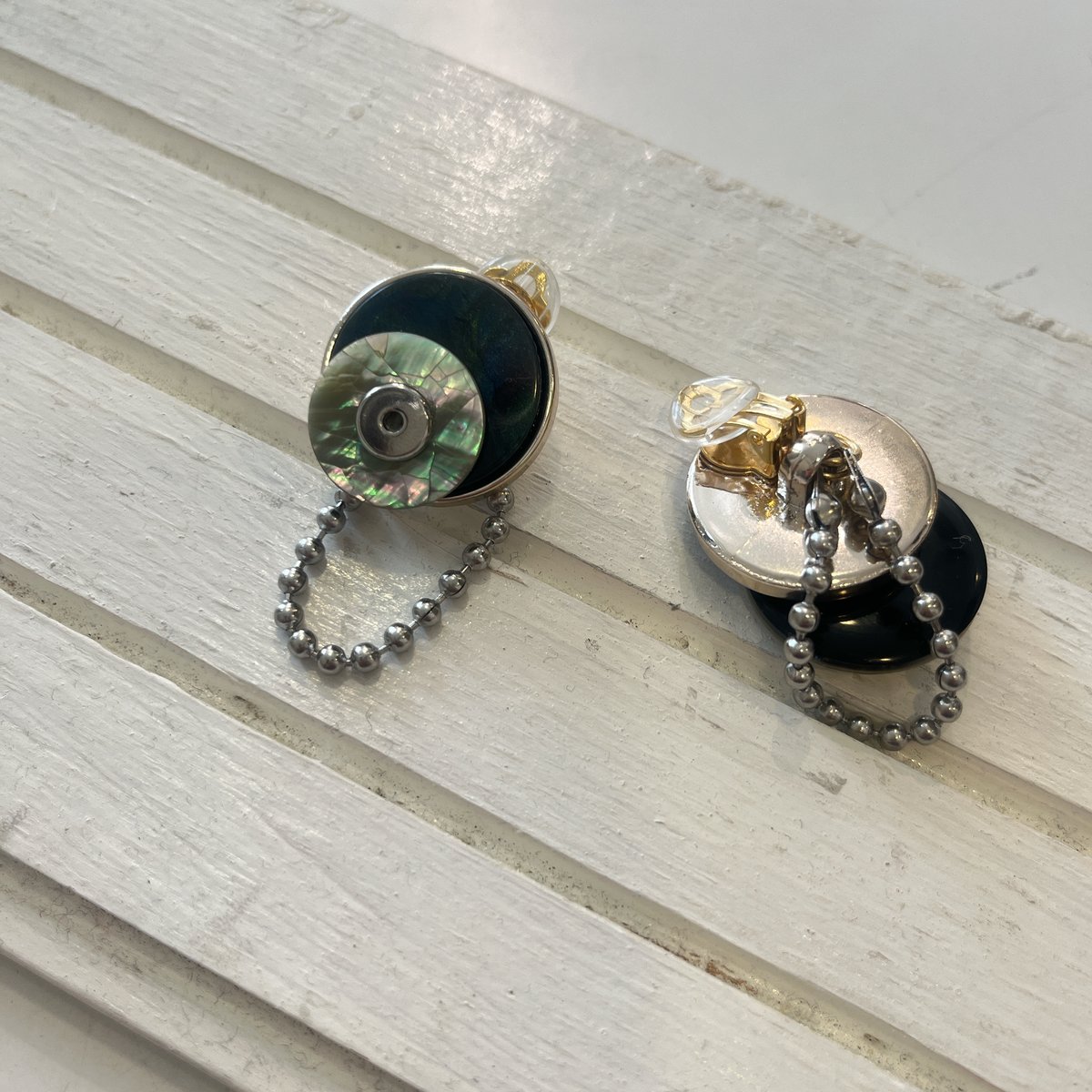 アンティークボタン　リボンコネクター　ピアス　イヤリング 5e6871c0e5ce69bd80f57246aae843