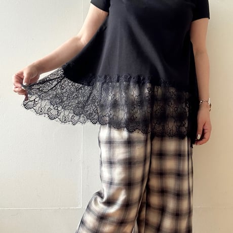 裾レースTシャツ