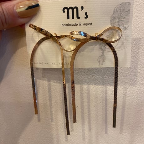 リボンピアス