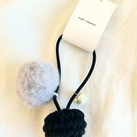 ポンポン付きヘアゴム